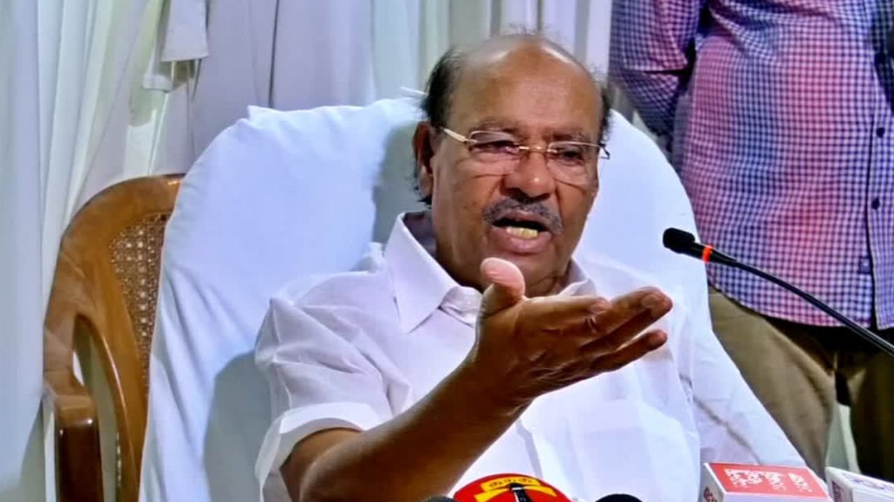 ராமதாஸ் தொலைப்பேசி ஹேக் செய்யப்பட்டதாக புகார்.. டி.எஸ்.பி அலுவலகத்தில் மனு.. ராமதாஸ் தொலைப்பேசி ஹேக் செய்யப்பட்டதாக புகார்.. டி.எஸ்.பி அலுவலகத்தில் மனு..