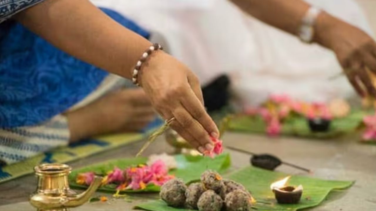 Pitru Paksha 2025: பித்ரு பக்ஷ காலம்.. வீட்டில் இதெல்லாம் இருந்தால் நல்லதல்ல Pitru Paksha 2025: பித்ரு பக்ஷ காலம்.. வீட்டில் இதெல்லாம் இருந்தால் நல்லதல்ல