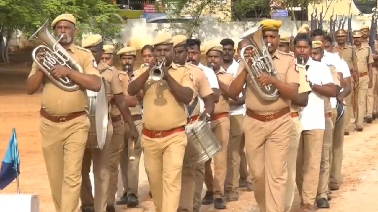 திருச்சி : சுதந்திரதின அணிவகுப்புக்கு ஒத்திகை பார்த்த காவலர்கள்!