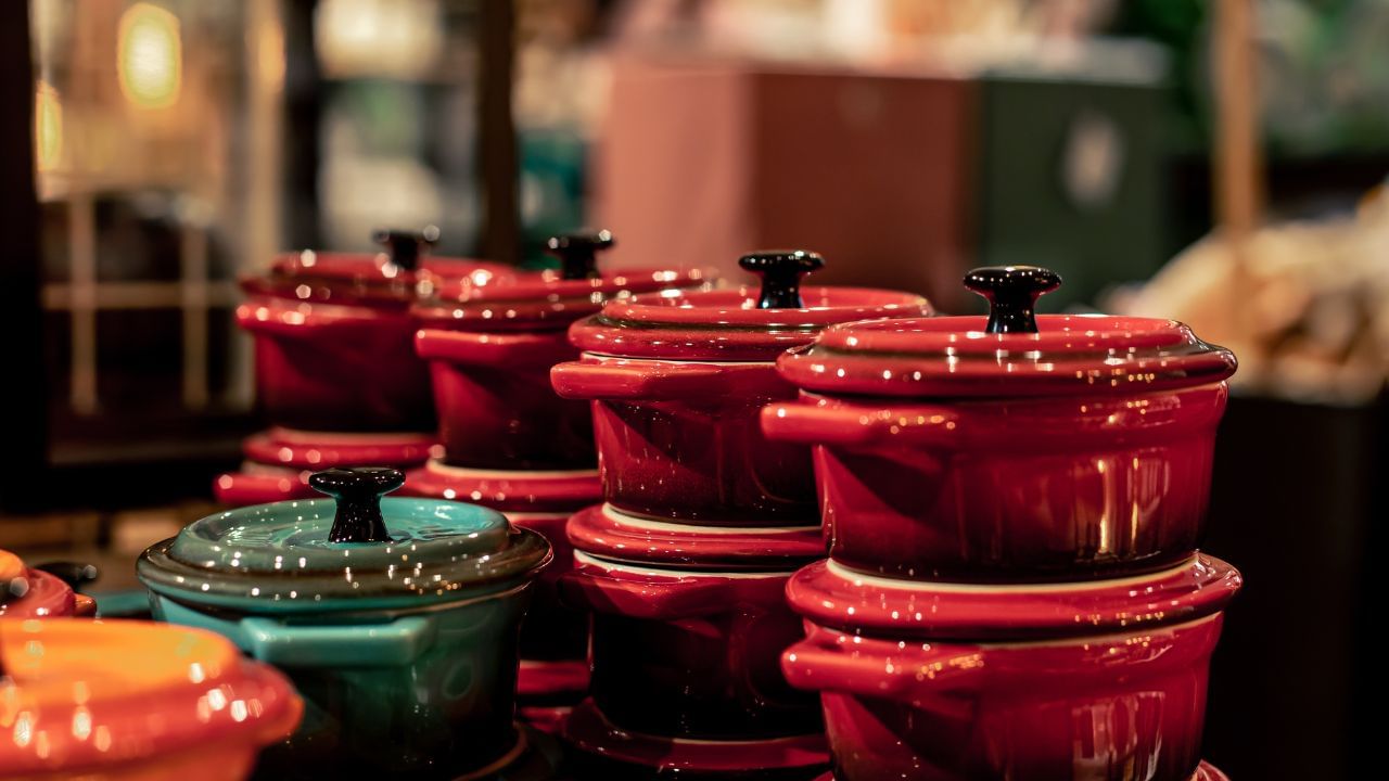 Porcelain Cookware: பீங்கான் பாத்திரங்களை சமையலுக்கு பயன்படுத்தலாமா..? ஆரோக்கியத்திற்கு தீங்கா..? Porcelain Cookware: பீங்கான் பாத்திரங்களை சமையலுக்கு பயன்படுத்தலாமா..? ஆரோக்கியத்திற்கு தீங்கா..?