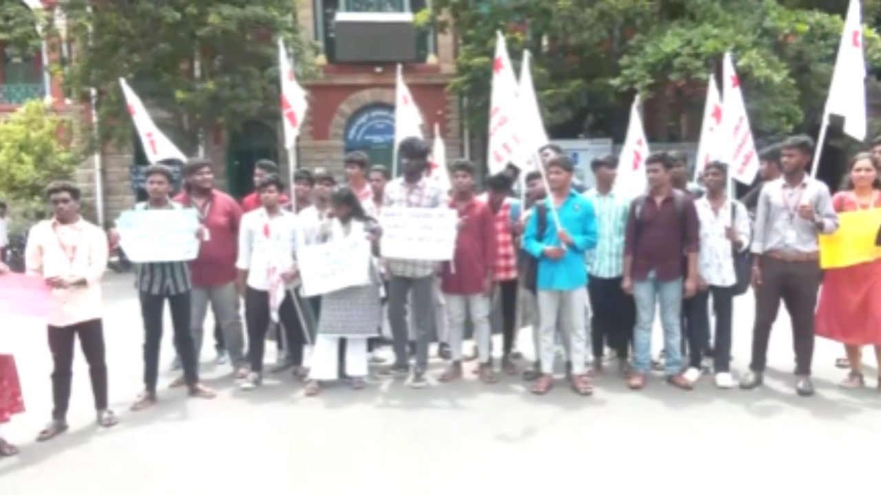 ஆணவக் கொலை... சென்னை மாநிலக் கல்லூரி மாணவர்கள் போராட்டம்