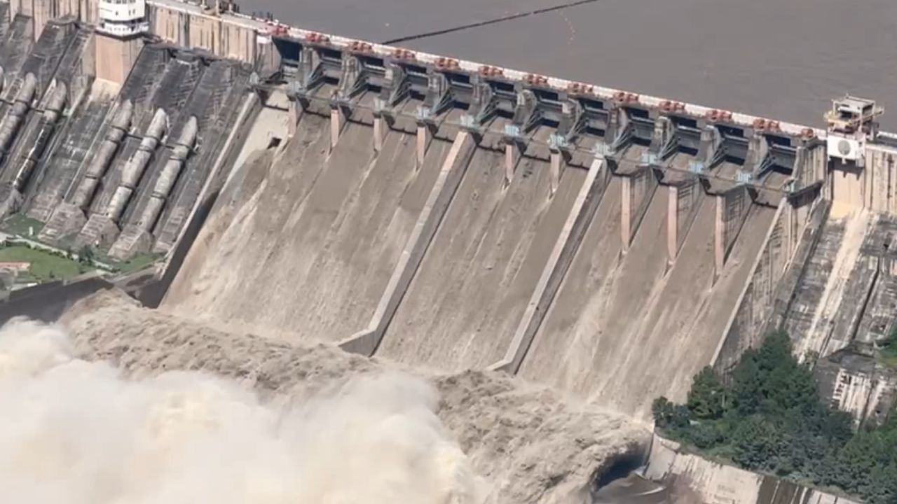 Salal Dam : அதிகனமழை எதிரொலி.. திறக்கப்பட்டது சலால் அணை!