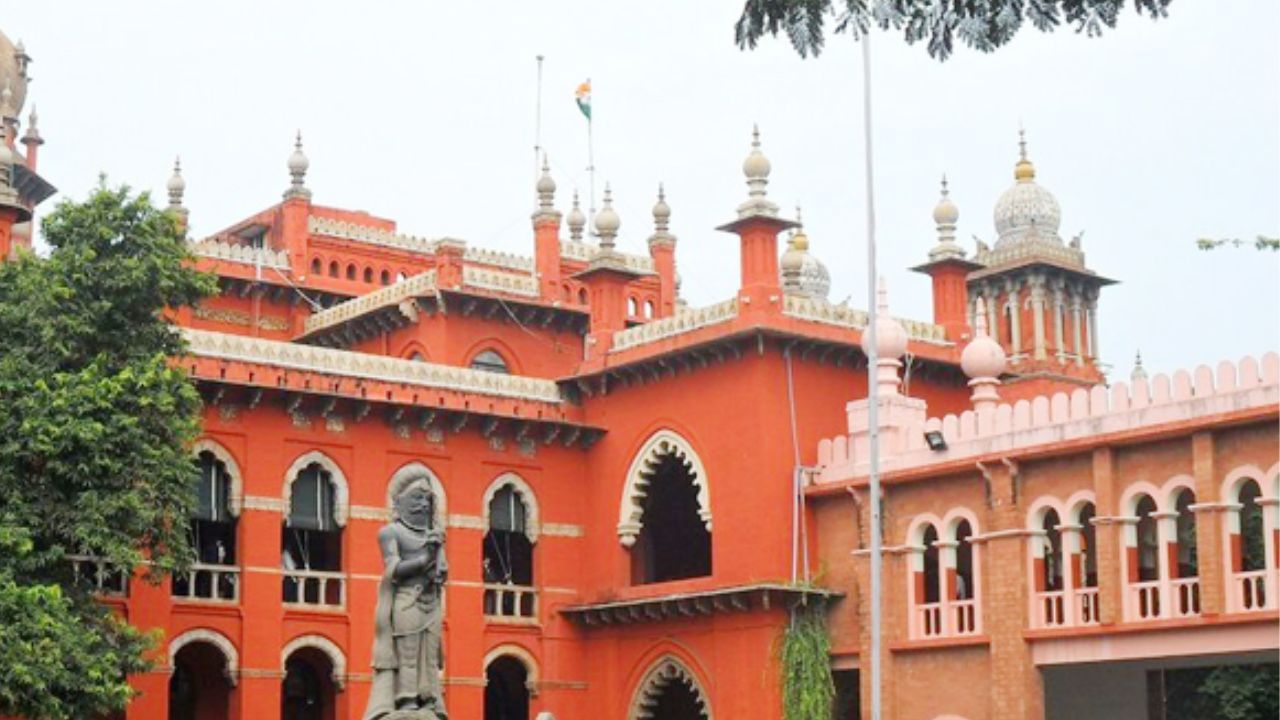 தூய்மை பணிகளை தனியாருக்கு விடும் தீர்மானம் ரத்து செய்ய முடியாது – சென்னை உயர்நீதிமன்றம்..