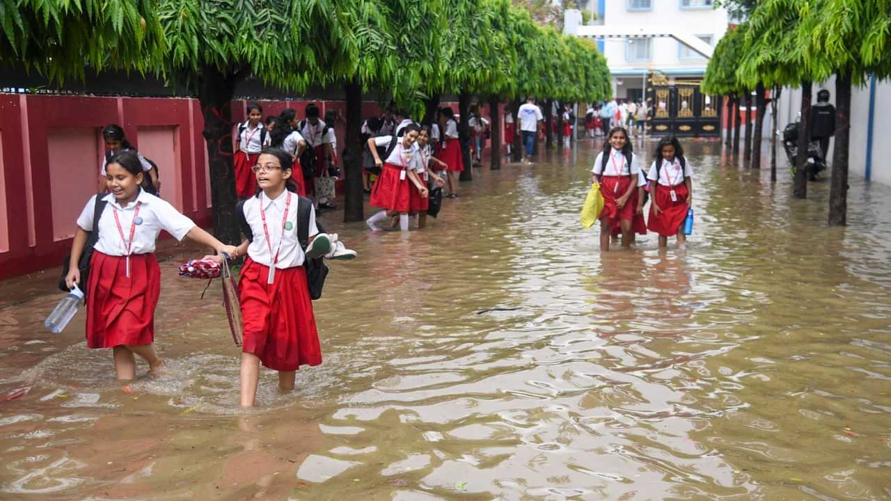 நீலகிரிக்கு ரெட் அலர்ட்.. பள்ளிகளுக்கு விடுமுறை.. சுற்றுலா தலங்கள் மூடல்..