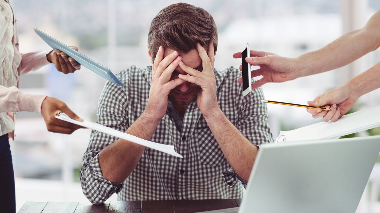 Stress Management Techniques: தினமும் அளவுக்கு அதிகமான மன அழுத்தமா..? குறைக்கும் 4 எளிய வழிகள்..! Stress Management Techniques: தினமும் அளவுக்கு அதிகமான மன அழுத்தமா..? குறைக்கும் 4 எளிய வழிகள்..!