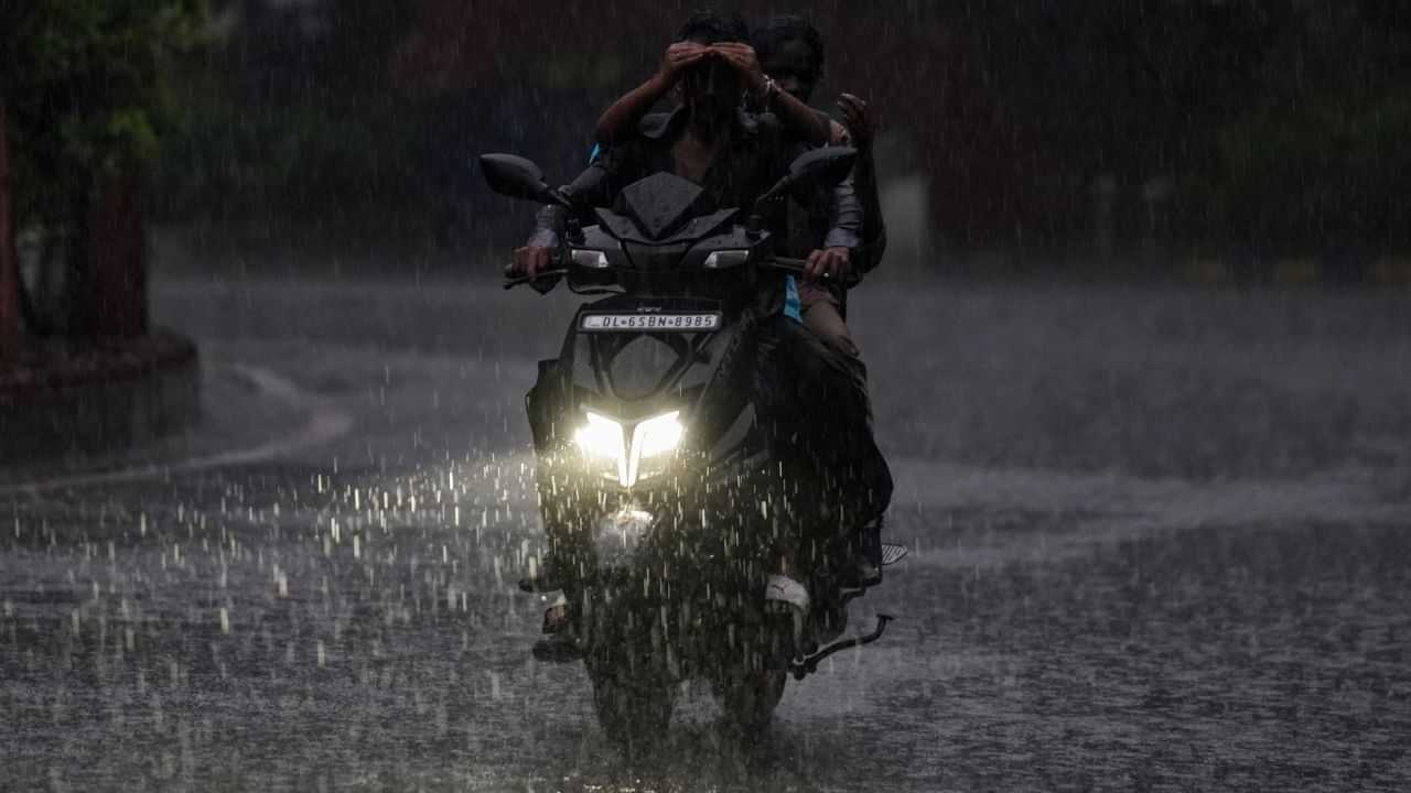 வங்கக் கடலில்  காற்றழுத்த தாழ்வு பகுதி.. தமிழகத்தில் பொளக்கப்போகும் கனமழை.. வானிலை மையம் அலர்ட்