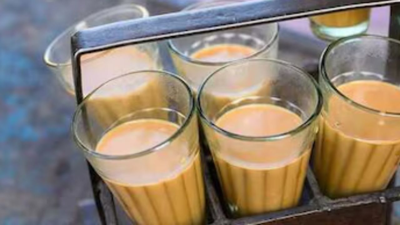 டீ பிரியர்களுக்கு ஷாக்.. நாளை முதல் சென்னையில் டீ, காபி விலை உயர்வு.. எவ்வளவு தெரியுமா? டீ பிரியர்களுக்கு ஷாக்.. நாளை முதல் சென்னையில் டீ, காபி விலை உயர்வு.. எவ்வளவு தெரியுமா?