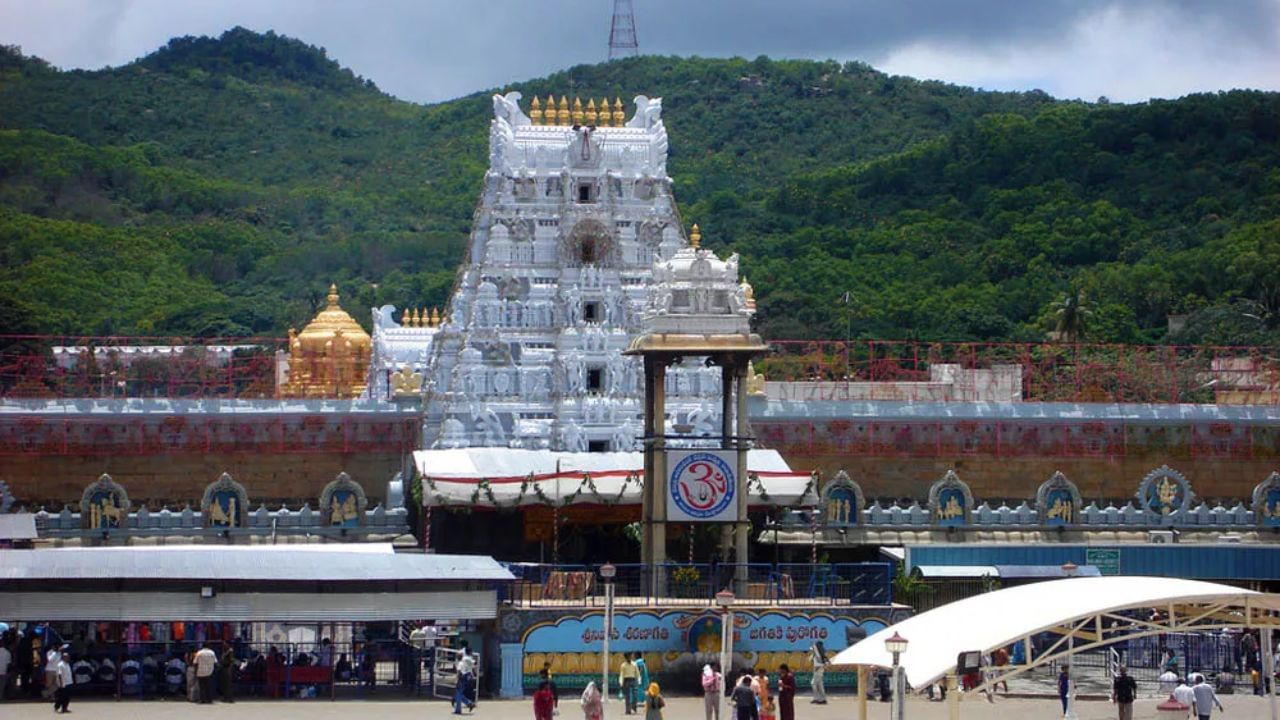 பக்தர்களே கவனிங்க.. கிரகணத்தன்று திருப்பதி கோயில் நடை அடைப்பு.. எப்போது தெரியுமா? பக்தர்களே கவனிங்க.. கிரகணத்தன்று திருப்பதி கோயில் நடை அடைப்பு.. எப்போது தெரியுமா?