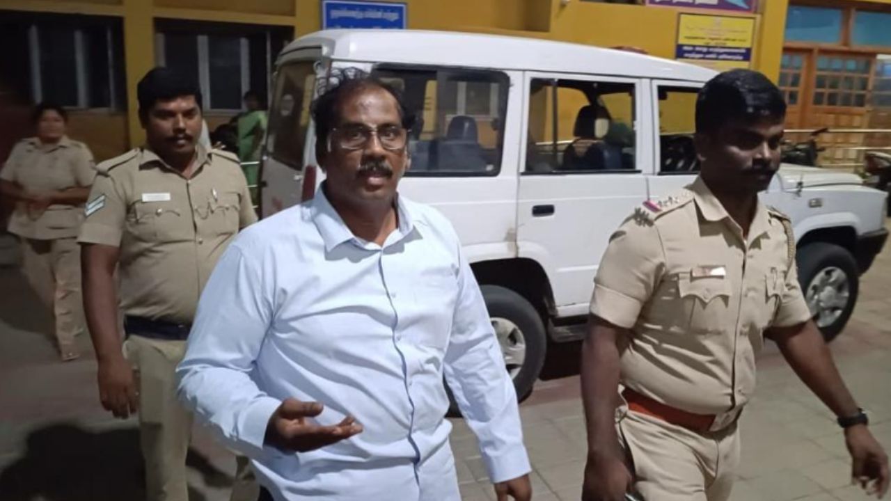 ரூ.30,000-க்கு பெண் சிசுக் கொலை… சிக்கிய மருத்துவர்.. திருப்பத்தூரை அதிர வைத்த சம்பவம்! ரூ.30,000-க்கு பெண் சிசுக் கொலை… சிக்கிய மருத்துவர்.. திருப்பத்தூரை அதிர வைத்த சம்பவம்!