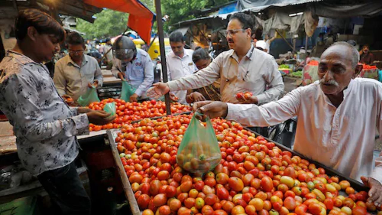தக்காளி விலை கிடுகிடு உயர்வு.. ஒரு கிலோ இவ்வளவா? அதிர்ச்சியில் மக்கள்