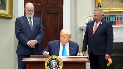 ரஷ்யா நோக்கி இரண்டு அணுசக்தி நீர்மூழ்கிக் கப்பல்கள்..