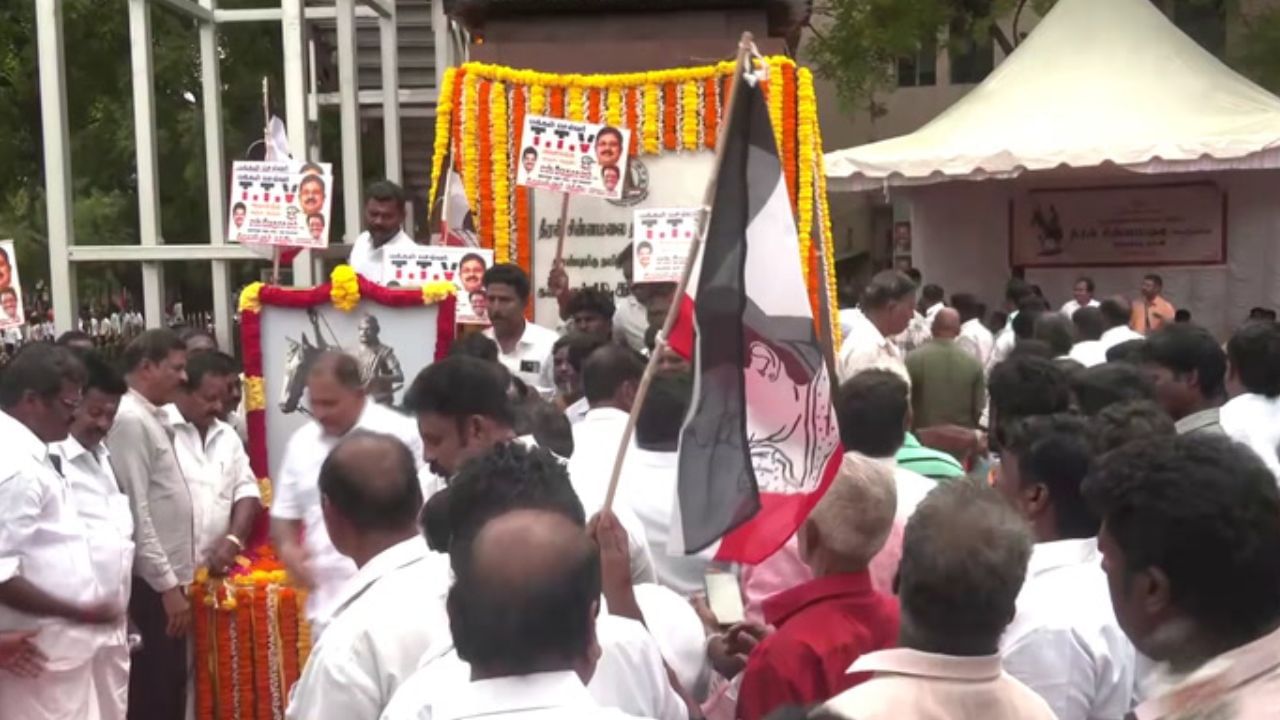 தீரன் சின்னமலை 220வது நினைவு தினம்.. மரியாதை செலுத்திய டிடிவி தினகரன்..!