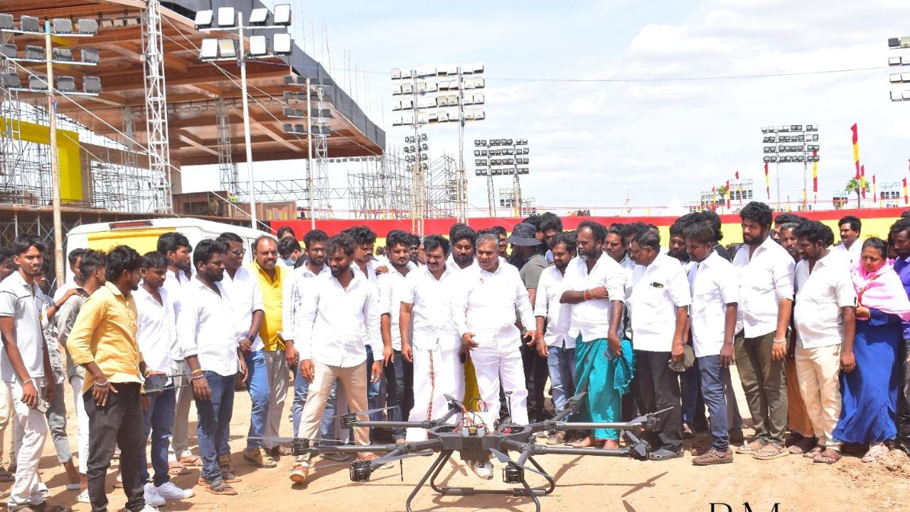 த.வெ.க மதுரை மாநாடு.. அவசர மருத்துவ சேவைக்காக ட்ரோன் ஏற்பாடு.. த.வெ.க மதுரை மாநாடு.. அவசர மருத்துவ சேவைக்காக ட்ரோன் ஏற்பாடு..