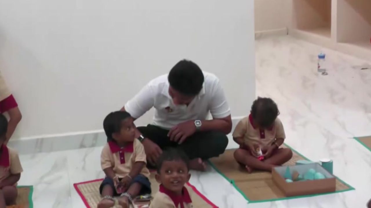பள்ளி குழந்தைகளுடன் உரையாடிய துணை முதலமைச்சர் உதயநிதி!
