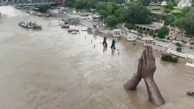 வாரணாசியில் கனமழை காரணமாக வெள்ளப்பெருக்கு - பக்தர்கள் அவதி