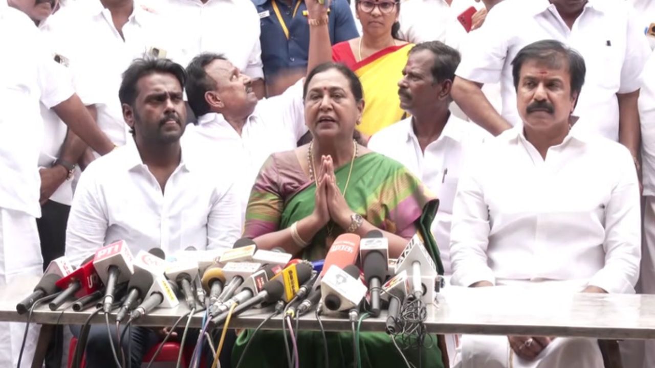 விஜயகாந்த் பிறந்தநாளில் 10 ஆயிரம் பேருக்கு அன்னதானம்.. தேமுதிக சிறப்பு மரியாதை!