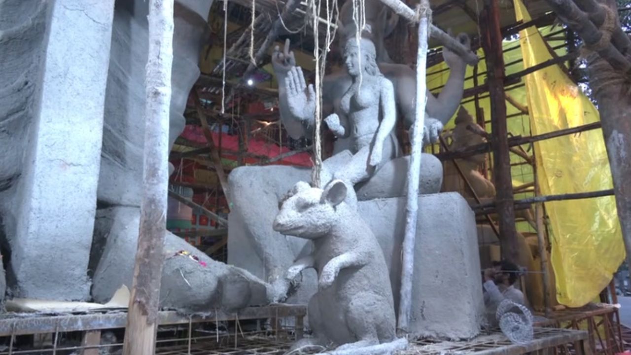 விநாயகர் சதுர்த்தி.. மிக பிரமாண்டமாக தயாராகும் விநாயகர் சிலை!