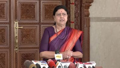 அம்மாவின் ஆட்சியை மீண்டும் கொண்டு வருவேன்.. சசிகலா பரபரப்பு! அம்மாவின் ஆட்சியை மீண்டும் கொண்டு வருவேன்.. சசிகலா பரபரப்பு!
