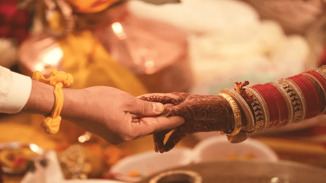 திருமணத்துக்காக லோன் வாங்கப்போறீங்களா? இந்த 5 விஷயங்களை தெரிஞ்சுக்கோங்க! திருமணத்துக்காக லோன் வாங்கப்போறீங்களா? இந்த 5 விஷயங்களை தெரிஞ்சுக்கோங்க!