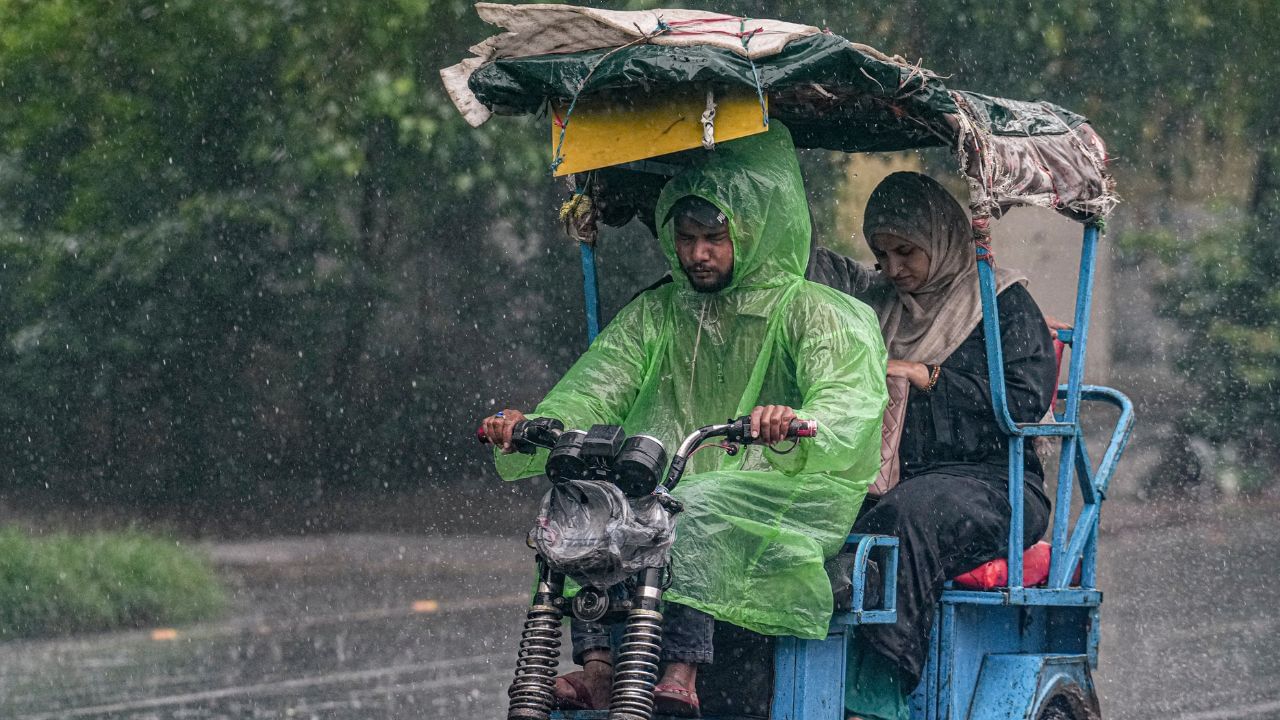 நீலகிரியில் பதிவான 15 செ.மீ மழை.. இன்று 4 மாவட்டங்களுக்கு கனமழை எச்சரிக்கை.. நீலகிரியில் பதிவான 15 செ.மீ மழை.. இன்று 4 மாவட்டங்களுக்கு கனமழை எச்சரிக்கை..