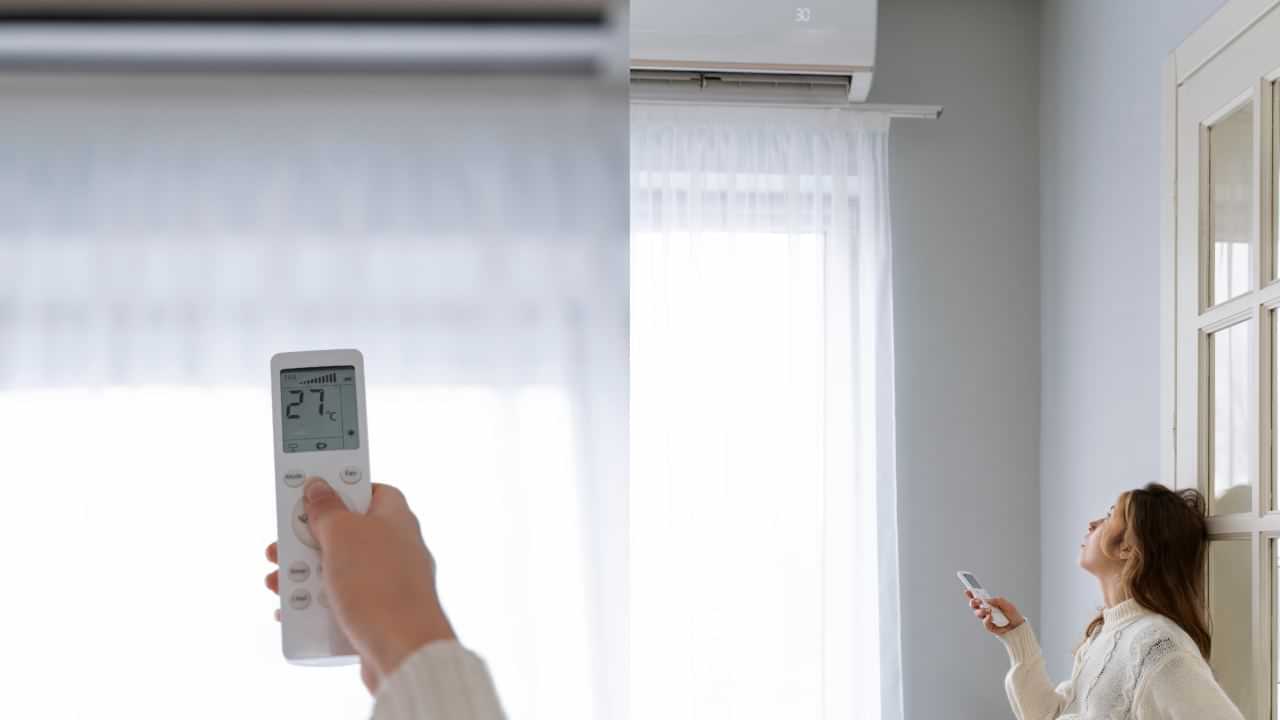 AC Tips for Monsoon: மழைக்காலத்தில் ஏசி வெப்பநிலை எவ்வளவு வைக்க வேண்டும்..? மின்சார கட்டணத்தைக் குறைக்கும் வழிகள்! AC Tips for Monsoon: மழைக்காலத்தில் ஏசி வெப்பநிலை எவ்வளவு வைக்க வேண்டும்..? மின்சார கட்டணத்தைக் குறைக்கும் வழிகள்!