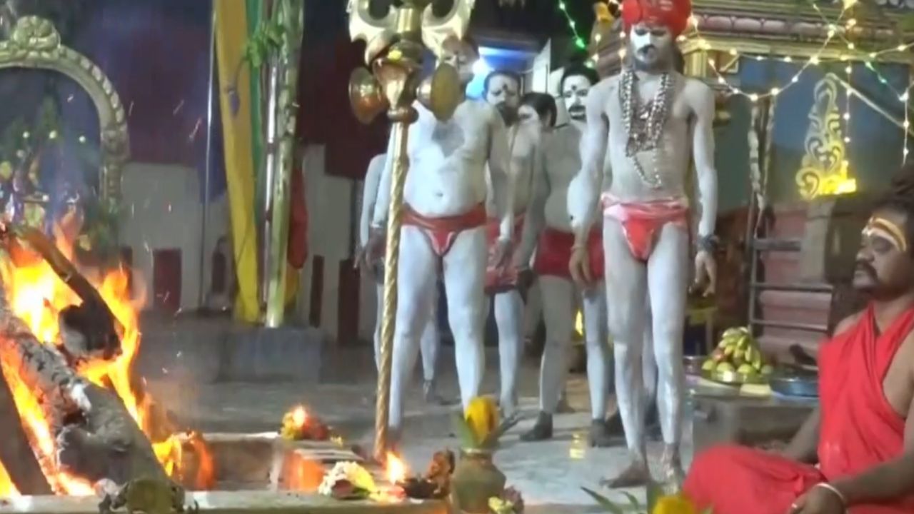 திருச்சி கோயிலில் பூஜை செய்த அகோரிகள்.. நவராத்திரி ஸ்பெஷல்!