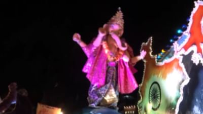 இந்தூரில் கோலாகலமாக நடந்த விநாயகர் சதுர்த்தி ஊர்வலம் இந்தூரில் கோலாகலமாக நடந்த விநாயகர் சதுர்த்தி ஊர்வலம்