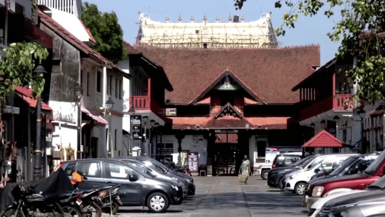 கேரளாவில் புகழ்பெற்ற பகவதி கோவிலுக்கு வெடிகுண்டு மிரட்டல் கேரளாவில் புகழ்பெற்ற பகவதி கோவிலுக்கு வெடிகுண்டு மிரட்டல்