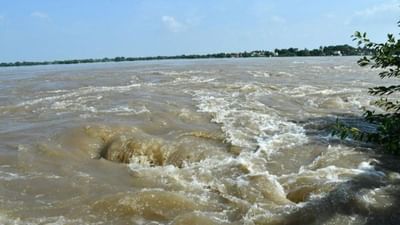 கர்நாடகாவில் தொடர் கனமழை.. உயரும் பீமா நிதியின் நீர்மட்டம் கர்நாடகாவில் தொடர் கனமழை.. உயரும் பீமா நிதியின் நீர்மட்டம்