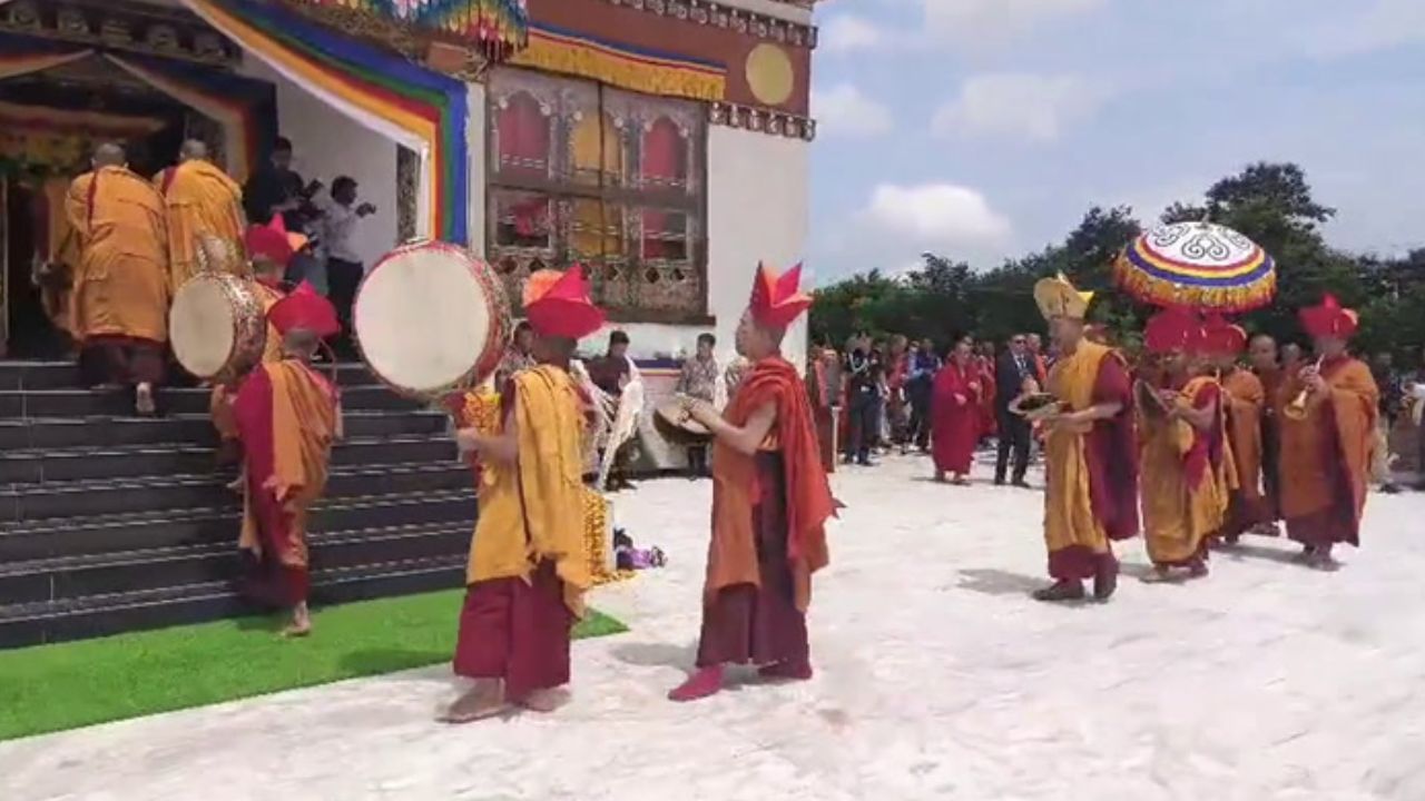 ராஜ்கிரில் கோயிலை திறந்து வைத்த பூடான் பிரதமர் தாஷா டோப்கே!