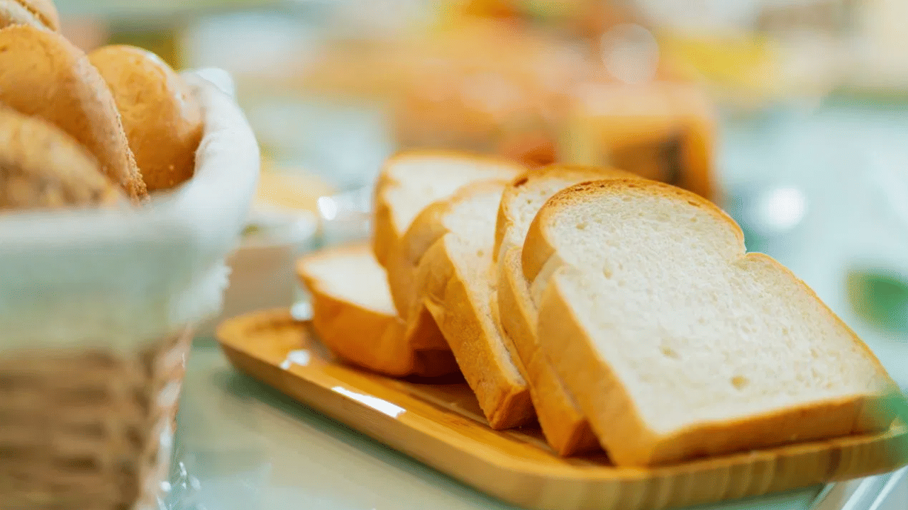 காலையில் வெறும் வயிற்றில் பிரெட் சாப்பிடும் பழக்கம் இருக்கா? காத்திருக்கும் ஆபத்து! காலையில் வெறும் வயிற்றில் பிரெட் சாப்பிடும் பழக்கம் இருக்கா? காத்திருக்கும் ஆபத்து!