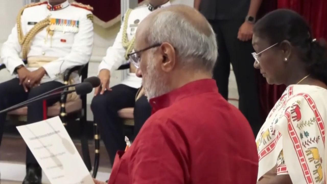 துணை ஜனாதிபதியாக சி.பி. ராதாகிருஷ்ணன் பதவியேற்பு