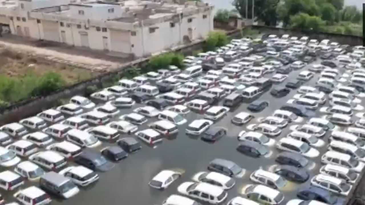 மழை வெள்ளத்தில் மூழ்கிய 300 கார்கள்.. மாருதி சுசுகி நிறுவனத்திற்கு பேரிழப்பு! மழை வெள்ளத்தில் மூழ்கிய 300 கார்கள்.. மாருதி சுசுகி நிறுவனத்திற்கு பேரிழப்பு!