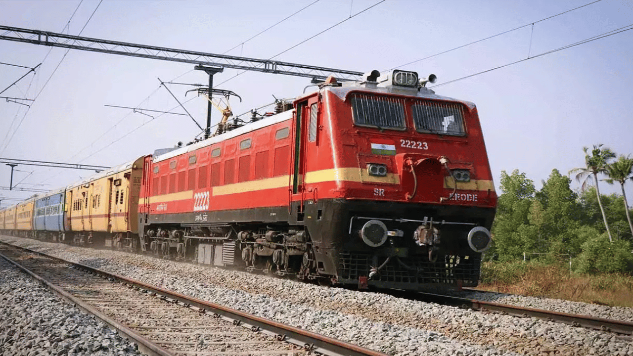 1800 ரயில் பெட்டிகளில் சிசிடிவி கேமரா - பயணிகளின் பாதுகாப்புக்காக இந்திய ரயில்வே அதிரடி 1800 ரயில் பெட்டிகளில் சிசிடிவி கேமரா - பயணிகளின் பாதுகாப்புக்காக இந்திய ரயில்வே அதிரடி