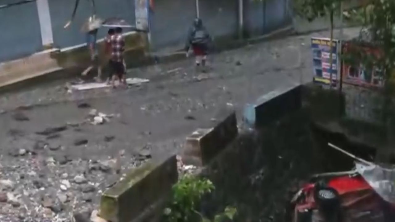 Dehradun Floods: உத்தரகாண்டை புரட்டிப்போட்ட மேகவெடிப்பு கனமழை!