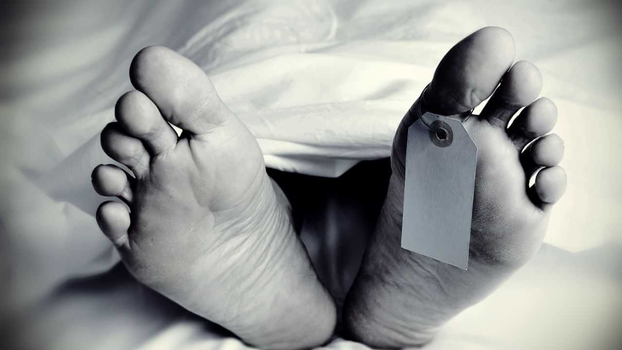 கோவையில் அதிர்ச்சி.. விஷம் குடித்த அண்ணனை காப்பாற்ற சென்ற தம்பிக்கு அரிவாள் வெட்டு.. நடந்தது என்ன? கோவையில் அதிர்ச்சி.. விஷம் குடித்த அண்ணனை காப்பாற்ற சென்ற தம்பிக்கு அரிவாள் வெட்டு.. நடந்தது என்ன?