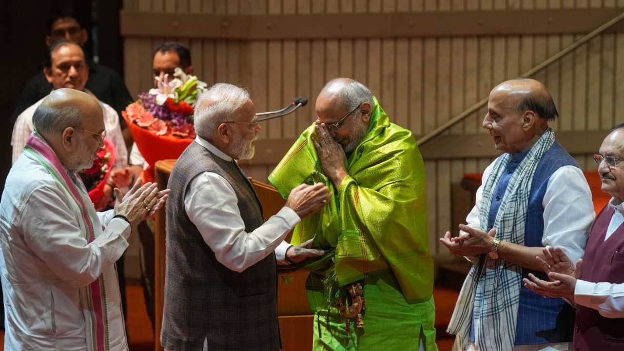 நாட்டின் 15வது துணை ஜனாதிபதி.. சி.பி ராதாகிருஷ்ணன் இன்று பதவியேற்பு..