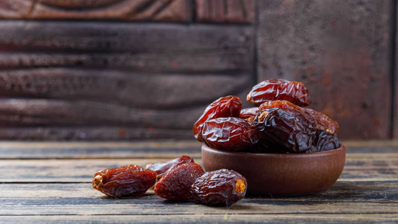 Dates for Diabetes: சர்க்கரை நோயாளிகள் பேரீச்சம்பழத்தை சாப்பிடலாமா..? நிபுணர்கள் கூறுவது என்ன? Dates for Diabetes: சர்க்கரை நோயாளிகள் பேரீச்சம்பழத்தை சாப்பிடலாமா..? நிபுணர்கள் கூறுவது என்ன?