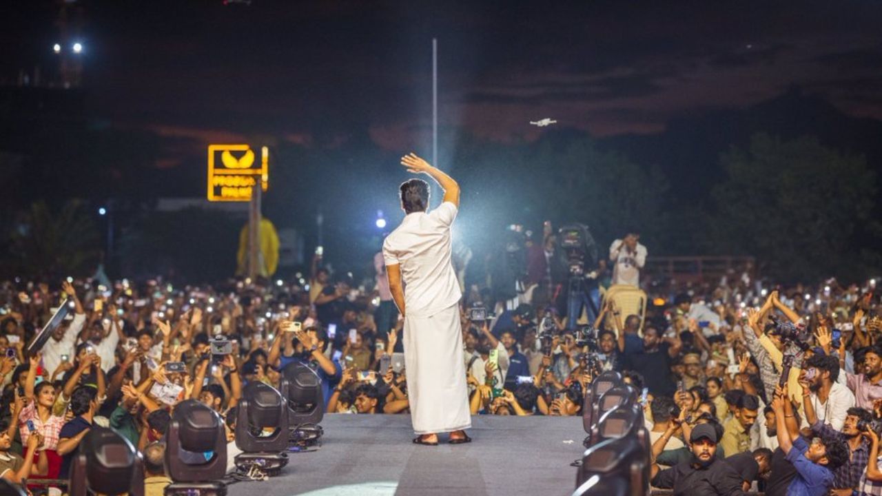 இளைஞர்கள் நிச்சயமா வாழ்க்கை பற்றி மேனிஃபெஸ்ட் பண்ணனும் – தனுஷ் கொடுத்த அட்வைஸ்