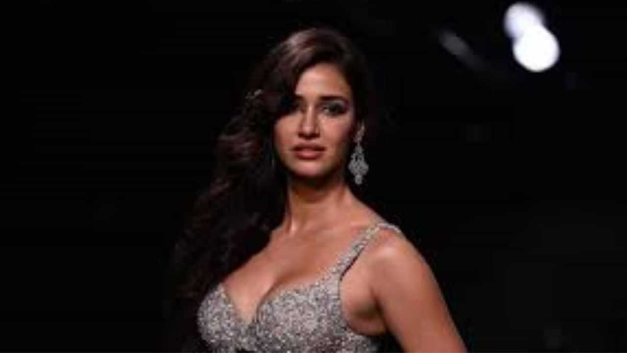 நடிகை திஷா பதானி வீட்டில் துப்பாக்கிச் சூடு நடத்தி கொலை மிரட்டல் நடிகை திஷா பதானி வீட்டில் துப்பாக்கிச் சூடு நடத்தி கொலை மிரட்டல்