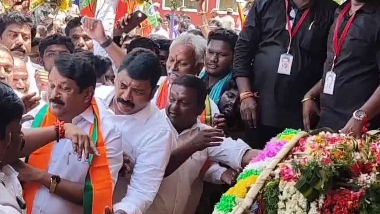 இம்மானுவேல் நினைவு தினம்.. நேரில் சென்ற நயினார், உதயநிதி!
