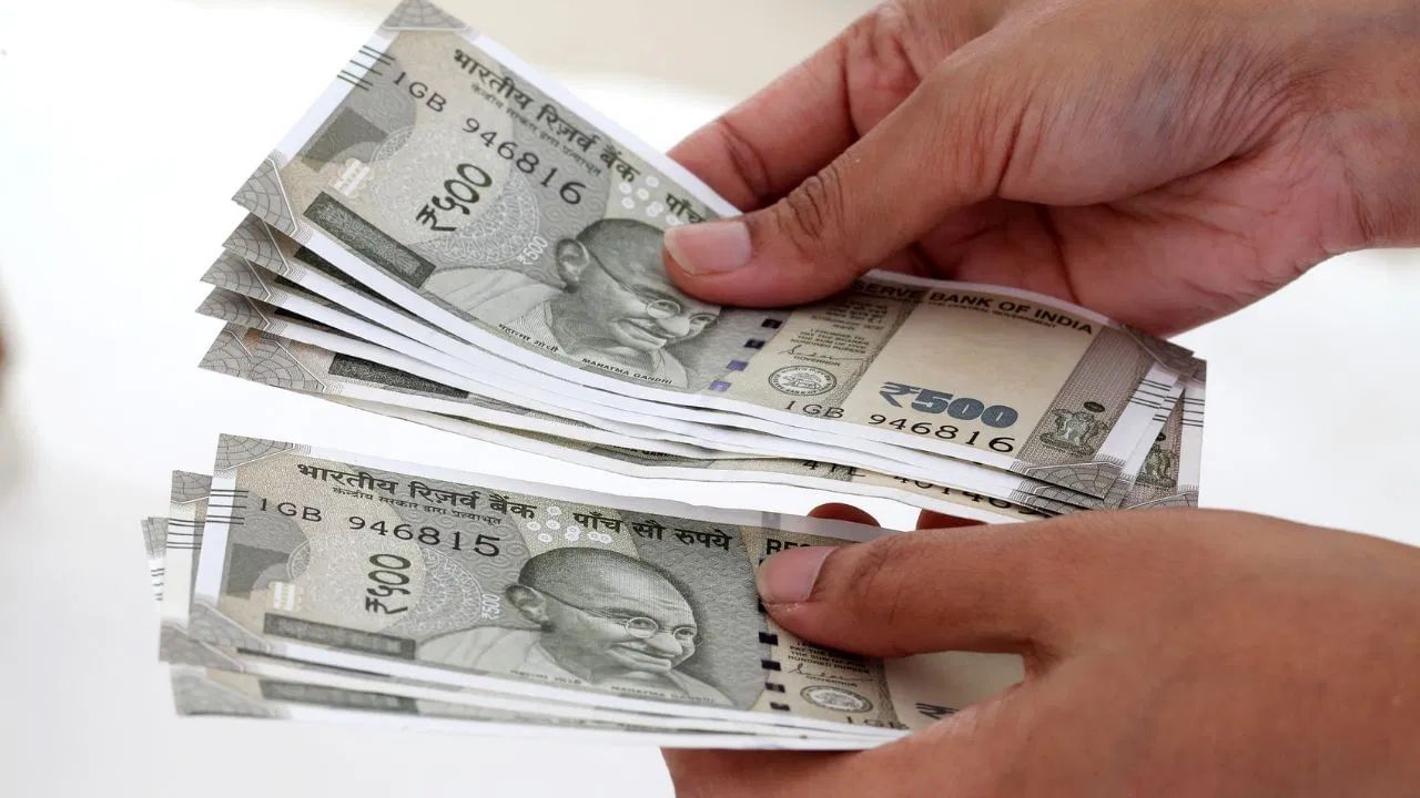Fixed Deposit : 1 – 3 ஆண்டுகளுக்கான FD முதலீடு.. 7.77% வரை வட்டி வழங்கும் வங்கிகள்.. பட்டியல் இதோ! Fixed Deposit : 1 – 3 ஆண்டுகளுக்கான FD முதலீடு.. 7.77% வரை வட்டி வழங்கும் வங்கிகள்.. பட்டியல் இதோ!