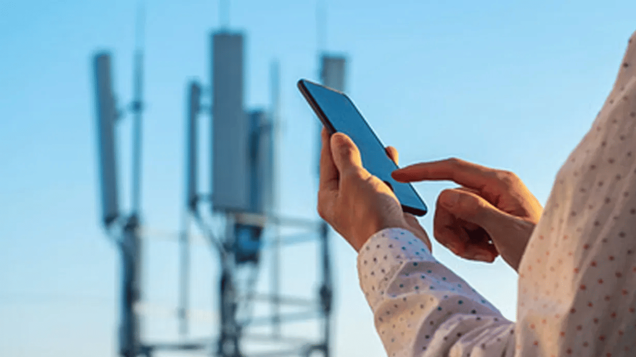 சிம் கார்டில் நெட்வொர்க் வரவில்லையா? இது தான் பிரச்னை - எப்படி சரி செய்வது?