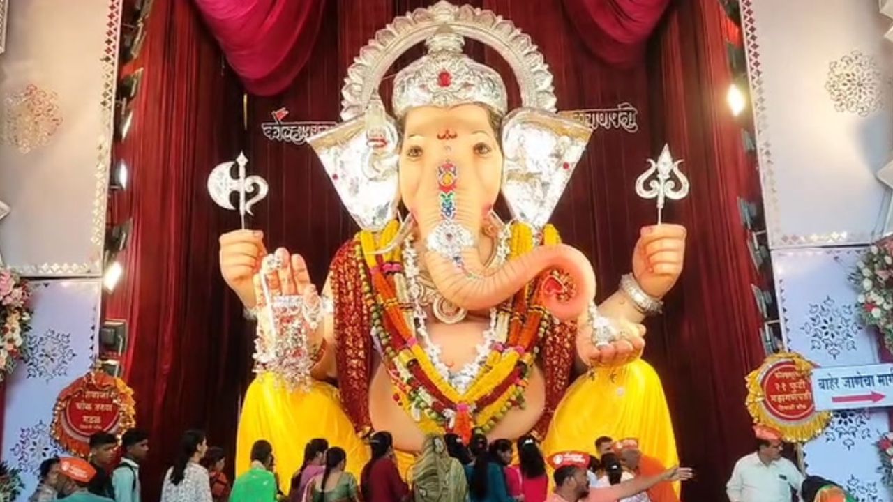 மஹாராஷ்டிராவில் 21 விநாயகர் சிலைக்கு பெண்கள் வழிபாடு
