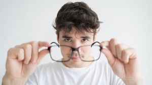 Glasses Mark Removal: கண்ணாடி அணிவதால் சரும தோற்றத்தில் தொய்வா? மூக்கின் கரும்புள்ளிகளை இப்படி அசால்ட்டாக போக்கலாம்!
