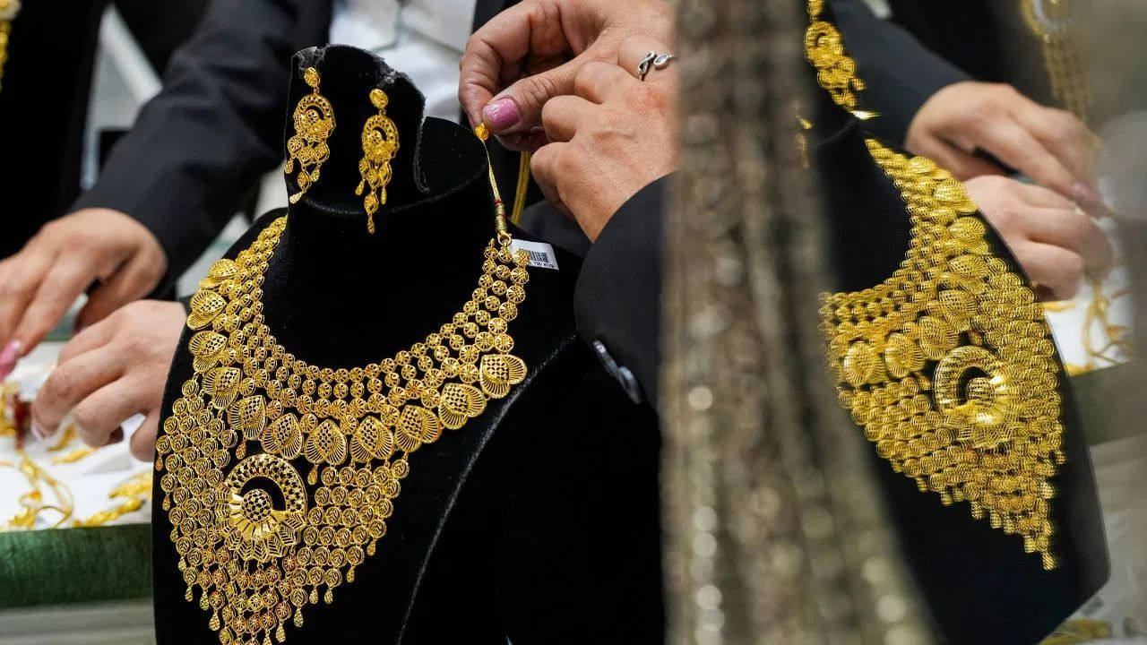 எட்டா கனியாக மாறிய தங்கம்.. ஒரு சவரன் ரூ.82,000-த்தை தாண்டியது.. ஒரே நாளில் அதிரடி உயர்வு! எட்டா கனியாக மாறிய தங்கம்.. ஒரு சவரன் ரூ.82,000-த்தை தாண்டியது.. ஒரே நாளில் அதிரடி உயர்வு!