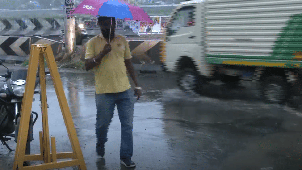 மதுரையில் பெய்த கனமழை - சாலையில் தேங்கிய மழை நீரால் மக்கள் அவதி