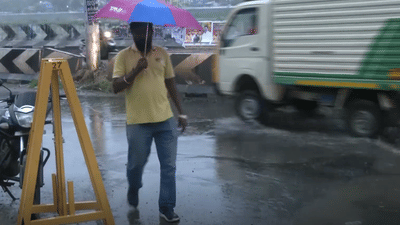 மதுரையில் பெய்த கனமழையால் போக்குவரத்து பாதிப்பு