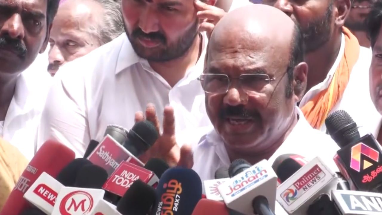 எம்ஜிஆரை கையிலெடுக்கும் விஜய் - விளக்கமளித்த ஜெயக்குமார்
