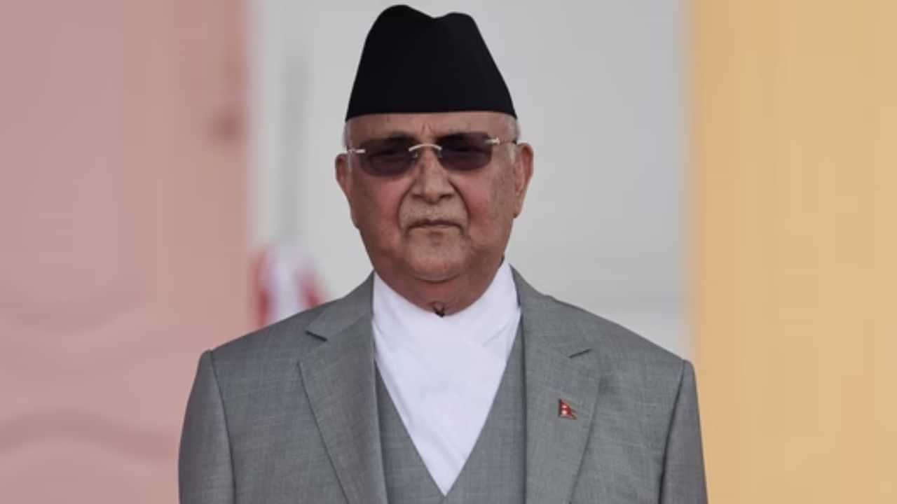 KP Sharma Oli: நேபாளத்தை பந்தாடிய இளைஞர்கள்.. பிரதமர் பதவியை ராஜினாமா செய்த கேபி சர்மா ஒலி! KP Sharma Oli: நேபாளத்தை பந்தாடிய இளைஞர்கள்.. பிரதமர் பதவியை ராஜினாமா செய்த கேபி சர்மா ஒலி!
